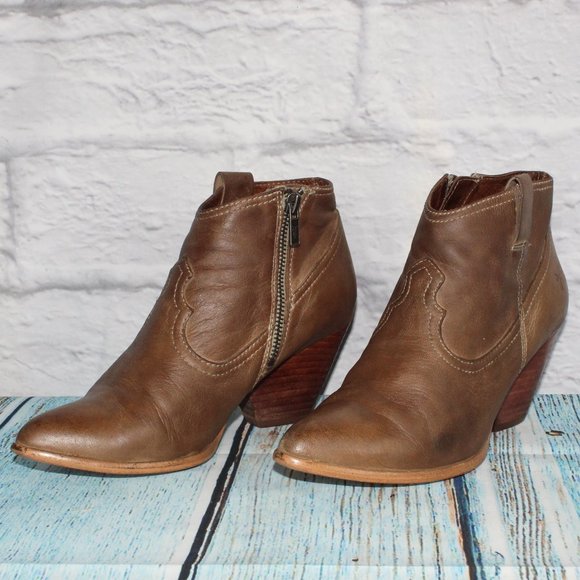 Frye Side Zip Pointed Toe Ankle Heeled Leather Boots Size 6.5 - Picture 2 of 9